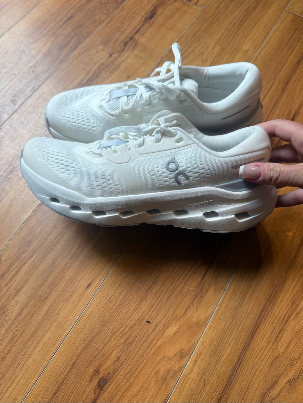 Size 8 women’s ONclouds